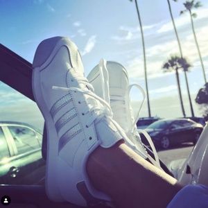 (fits like a Size 6 woman’s)